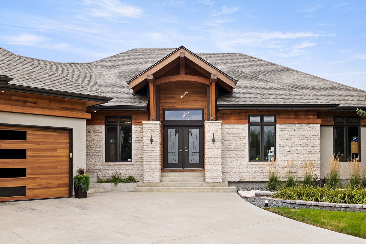 Custom Homes & Cottages